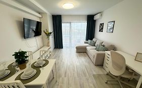 Luxury Avanera Towers Apartments 1-2 Bdm With Parking Option